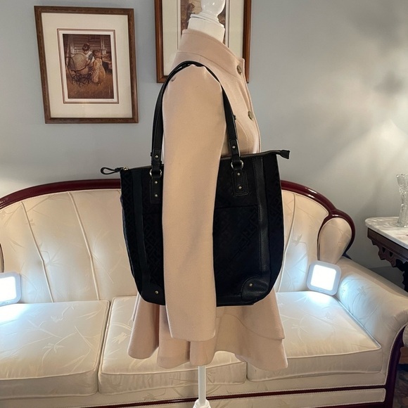 Tommy Hilfiger Logo Black Shoulder Bag - Picture 6 of 13